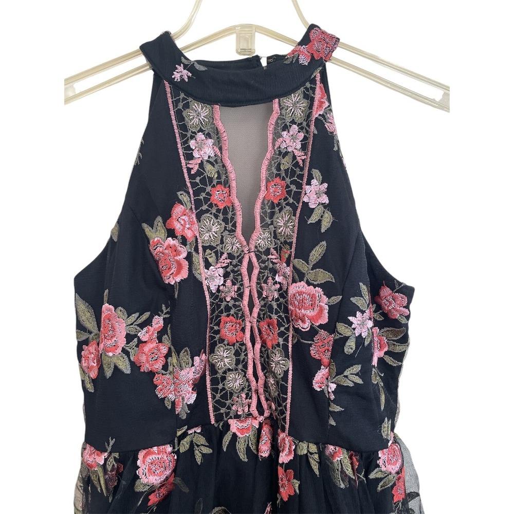 City Triangles Black and Embroidered Pink Flowers Junior Dress Size 11 Pre-Owned - Picture 5 of 10